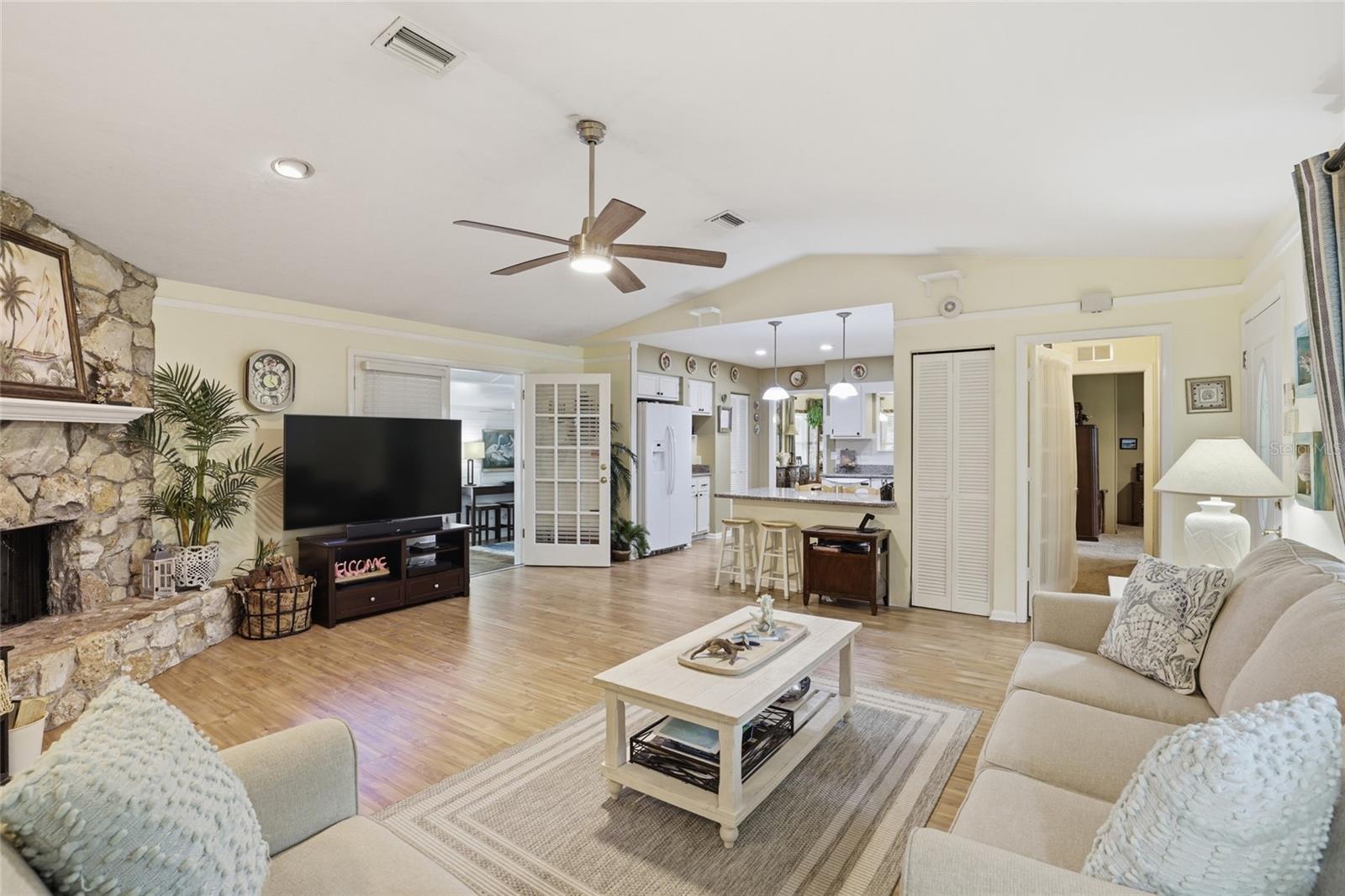 WESTCHESTER MANOR - Residential