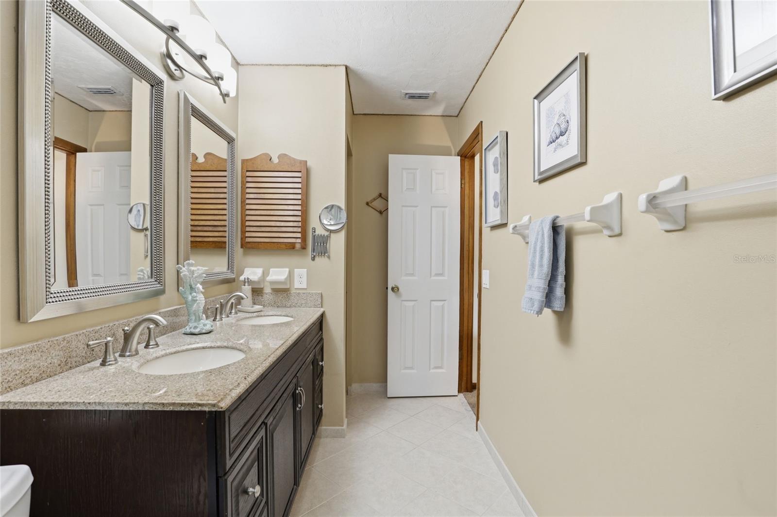 WESTCHESTER MANOR - Residential