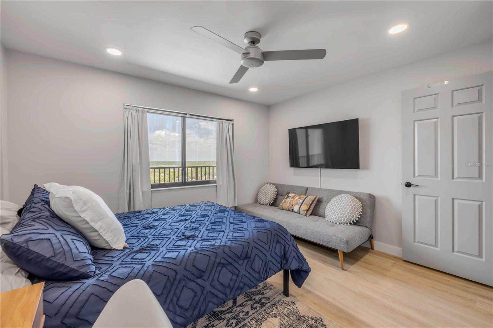 MOONTIDE CONDO - Residential