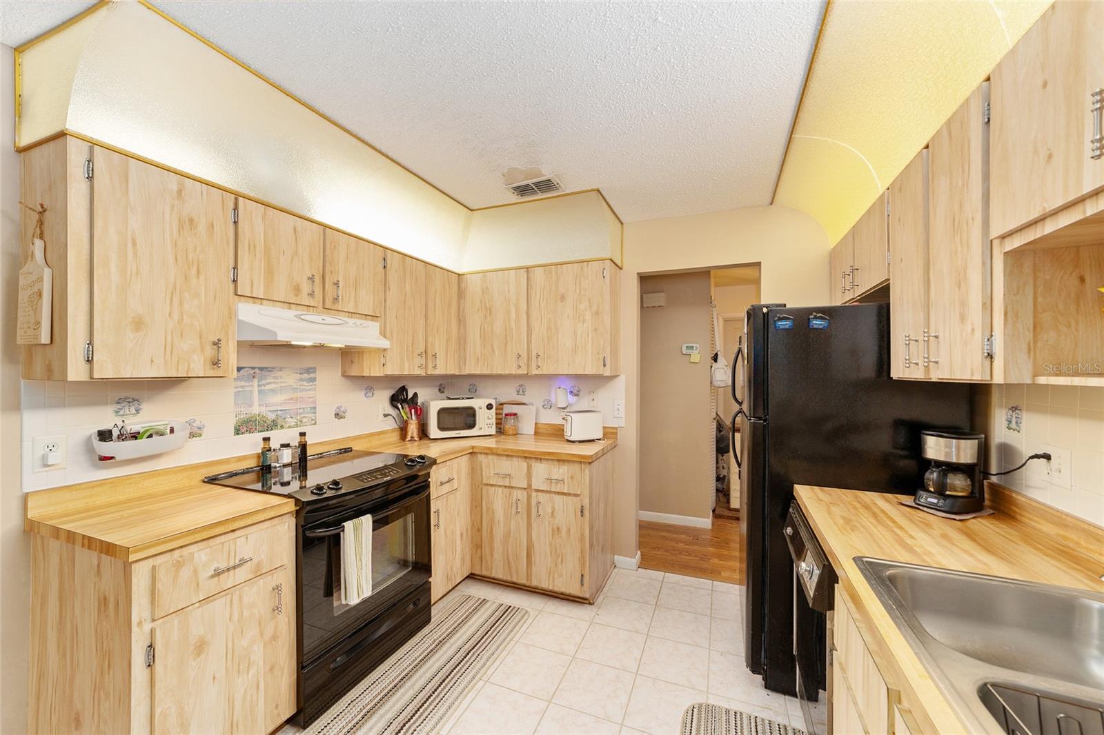 RAINBOW LAKES ESTATE - Residential