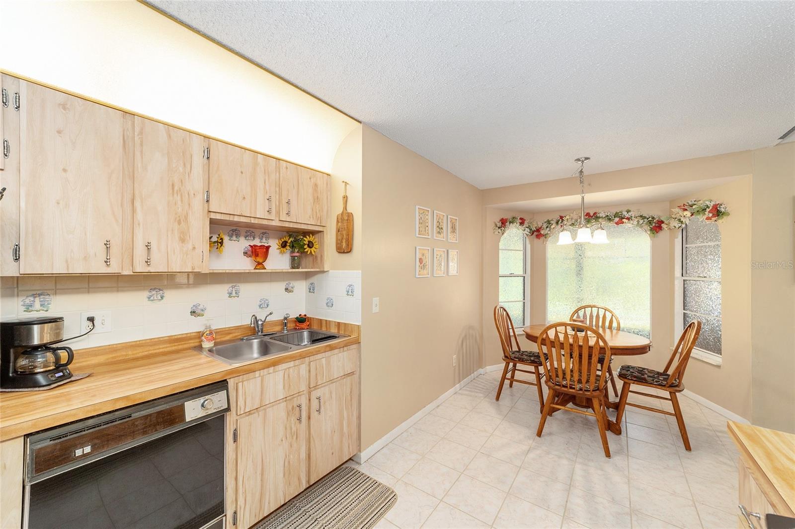 RAINBOW LAKES ESTATE - Residential