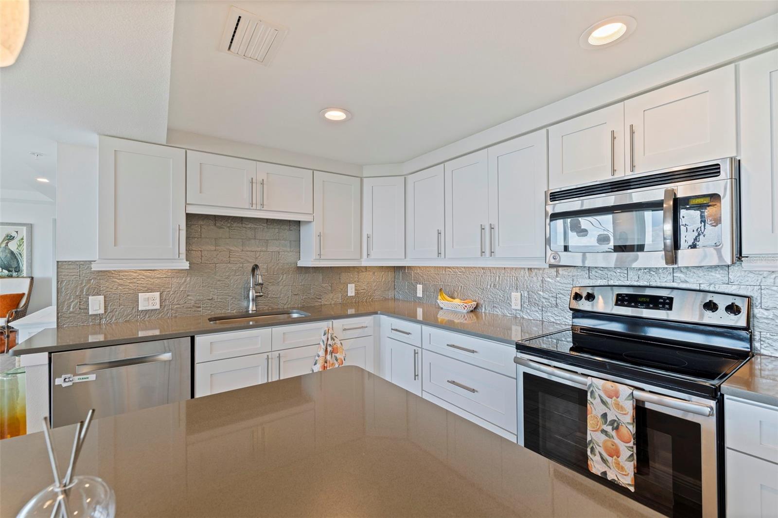 ISLAND WAY TOWERS CONDO - Residential