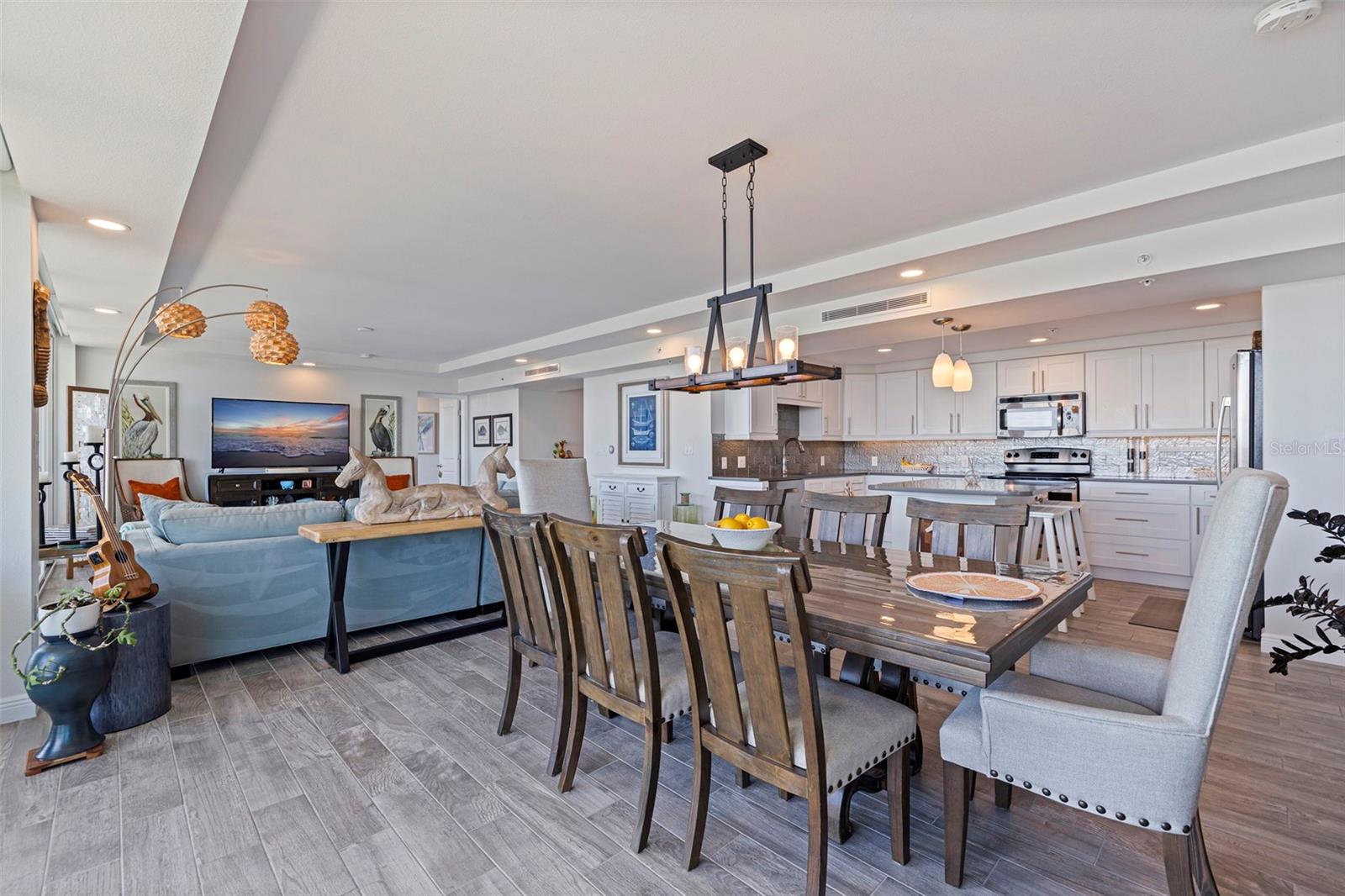 ISLAND WAY TOWERS CONDO - Residential