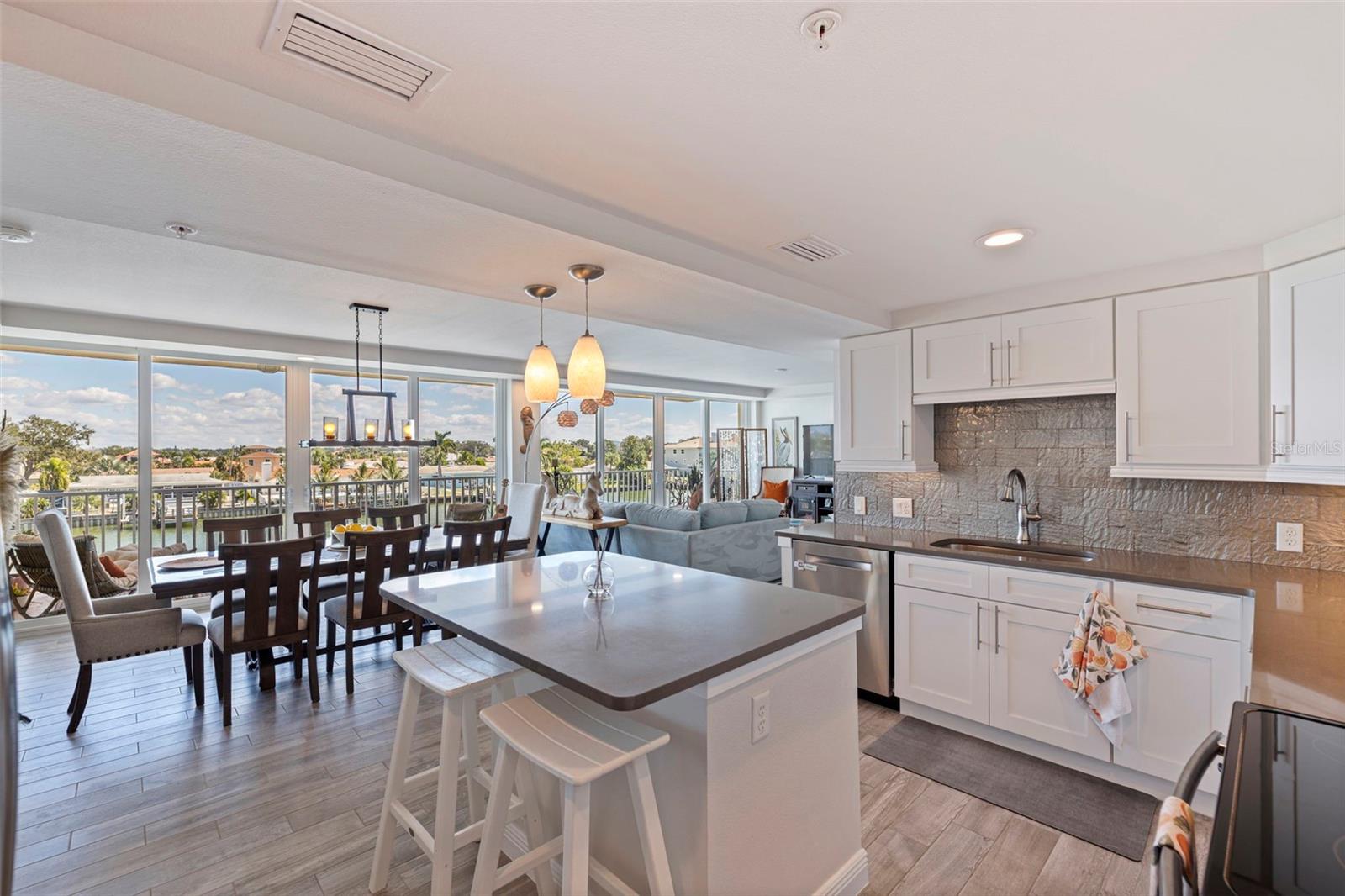 ISLAND WAY TOWERS CONDO - Residential