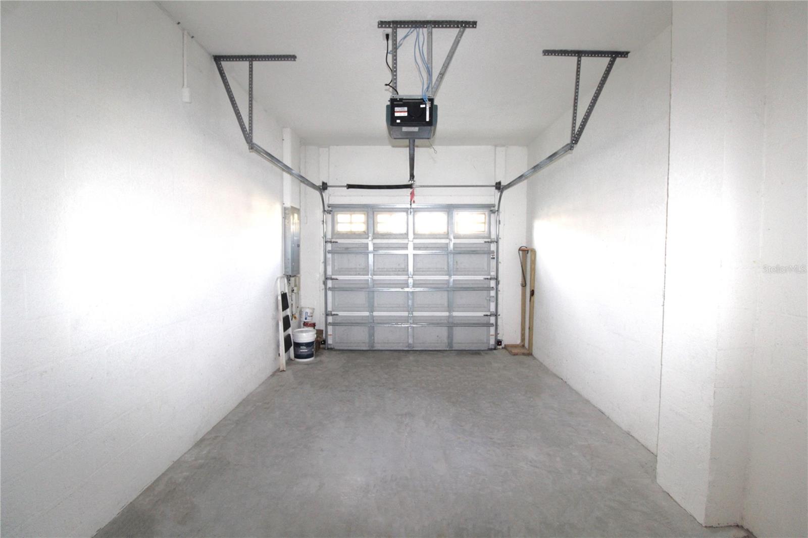 TOWNS AT LAKESIDE - Residential Lease