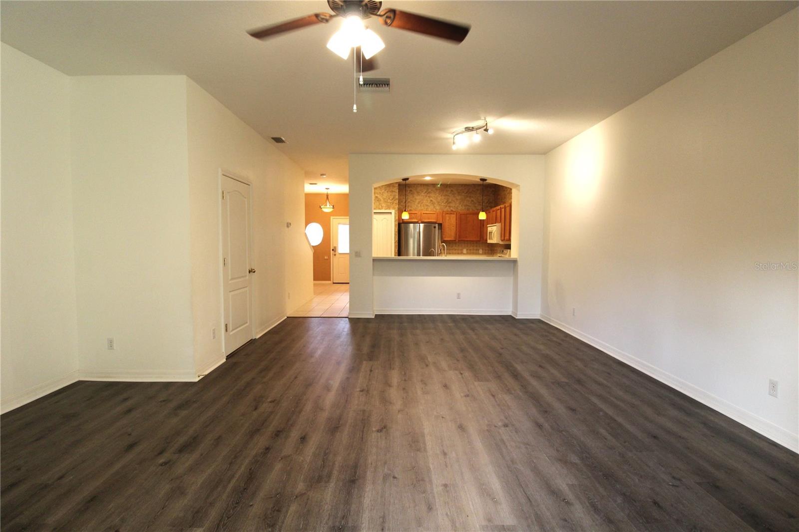 TOWNS AT LAKESIDE - Residential Lease