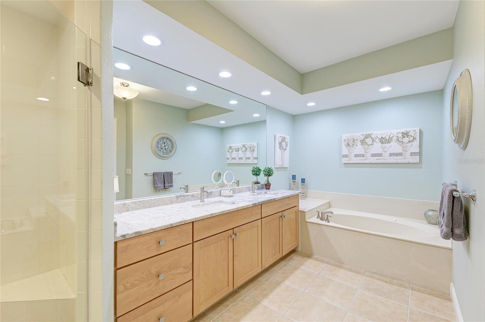 GRANDE IS TWRS 03 & 04 PH I - Residential