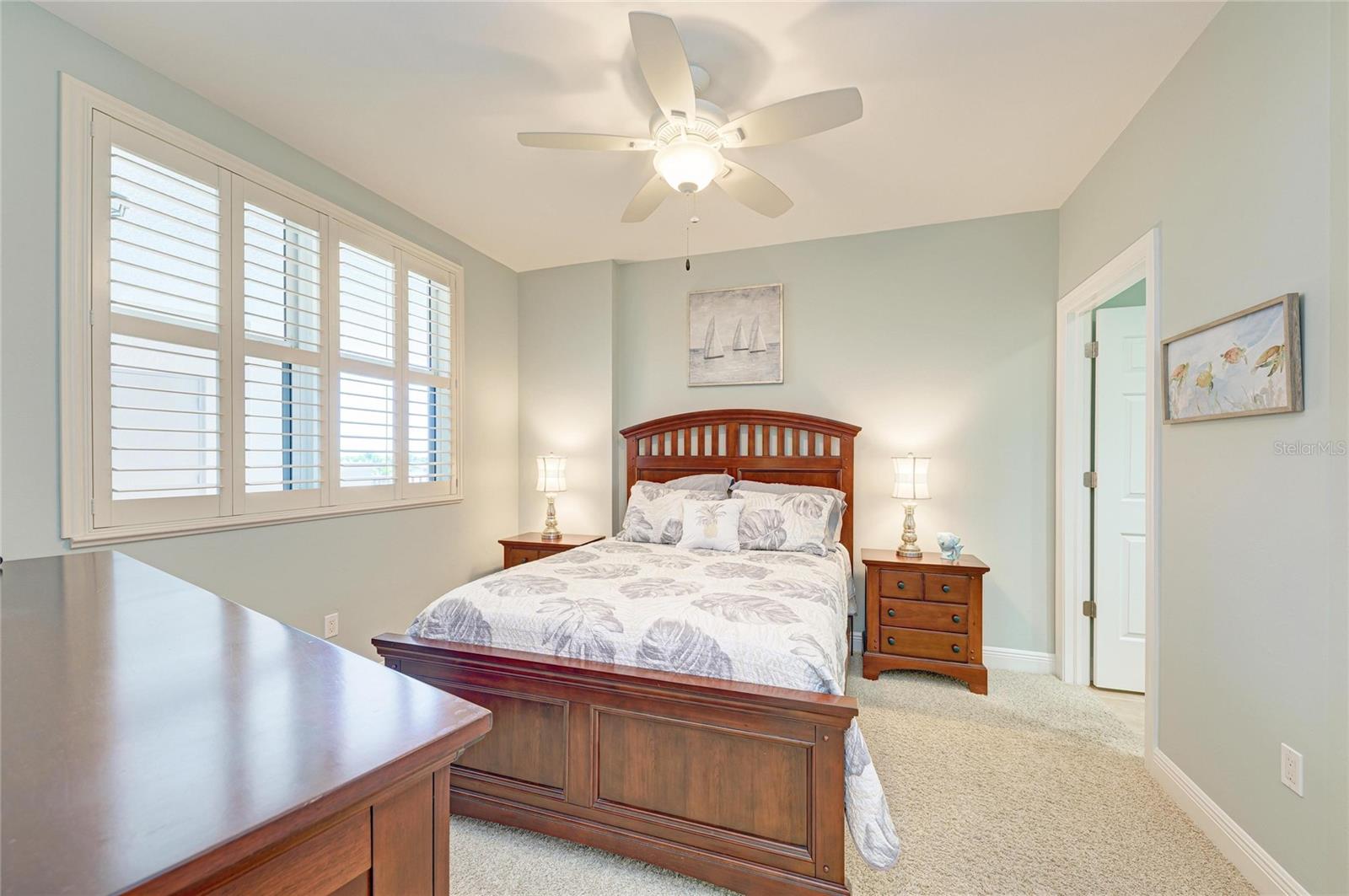 GRANDE IS TWRS 03 & 04 PH I - Residential