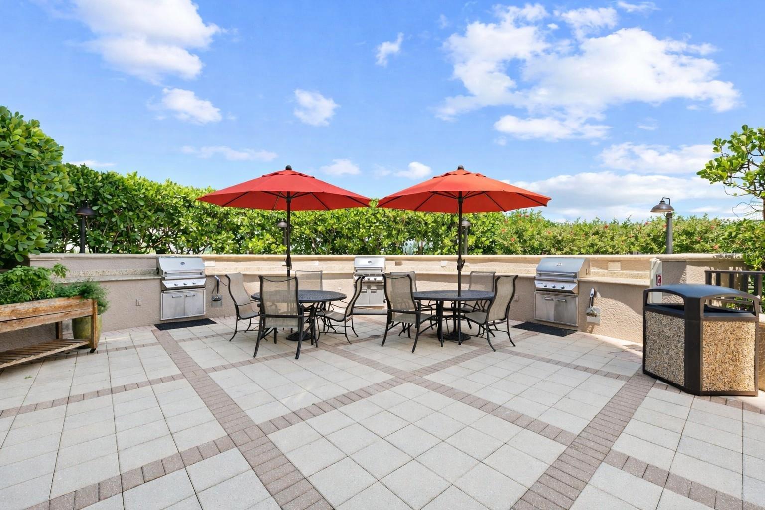 GRANDE IS TWRS 03 & 04 PH I - Residential