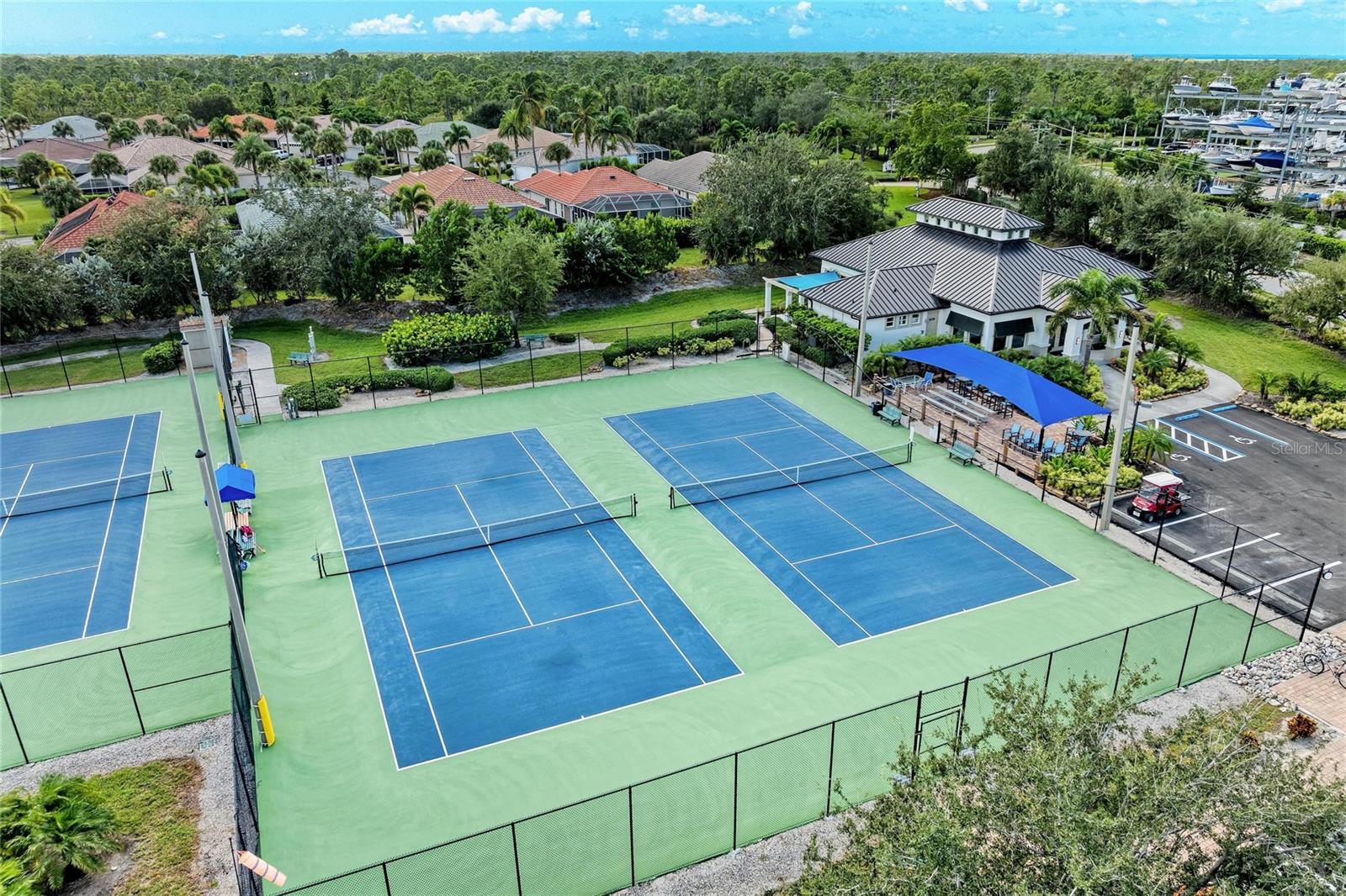 GRANDE IS TWRS 03 & 04 PH I - Residential