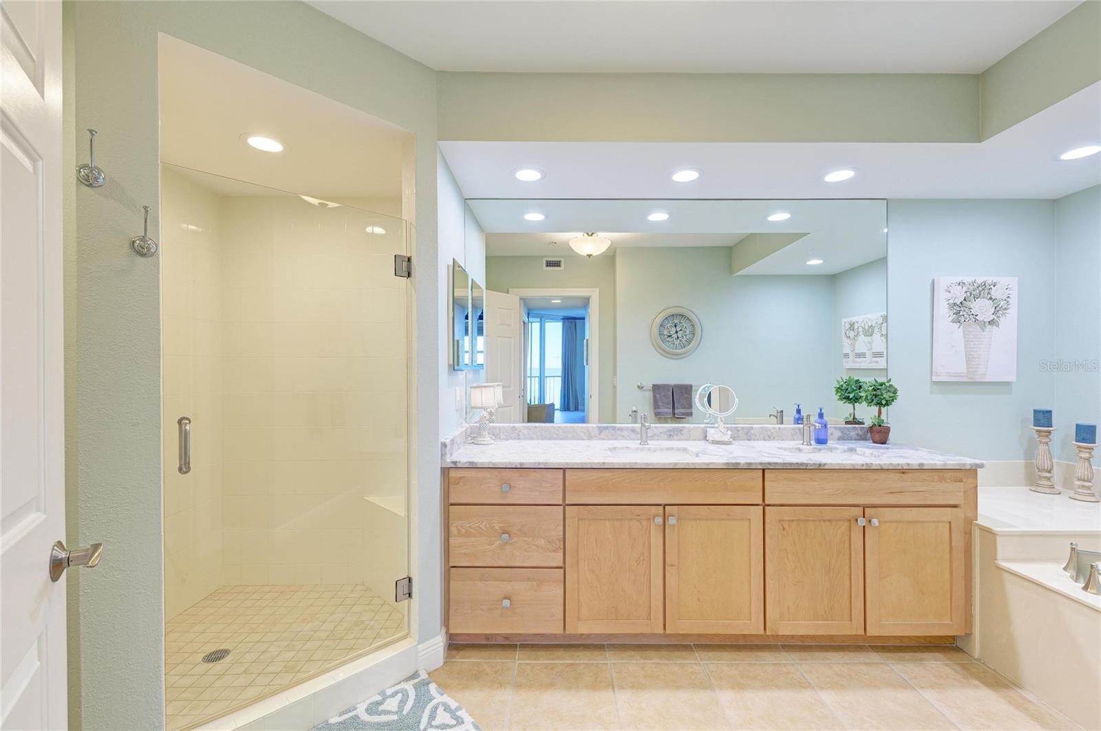 GRANDE IS TWRS 03 & 04 PH I - Residential