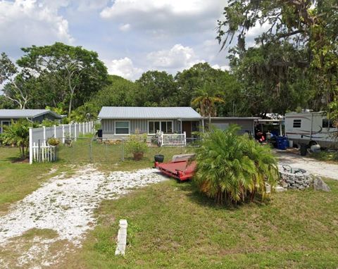 Photo of 1013 Cronley Place, Sarasota, FL 34237 (MLS # A4672402)