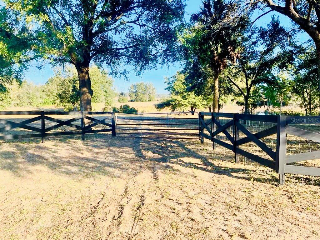 HUNTERS RIDGE SUB - Land