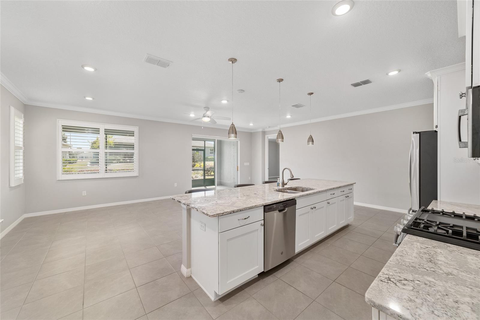 ON TOP OF THE WORLD - AVALON - Residential