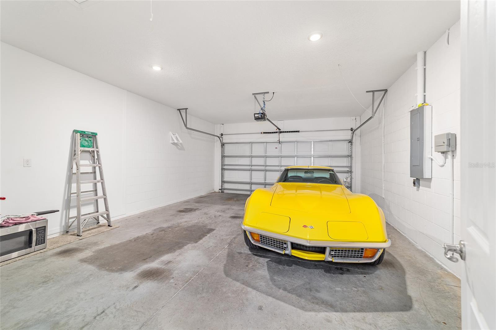 ON TOP OF THE WORLD - AVALON - Residential