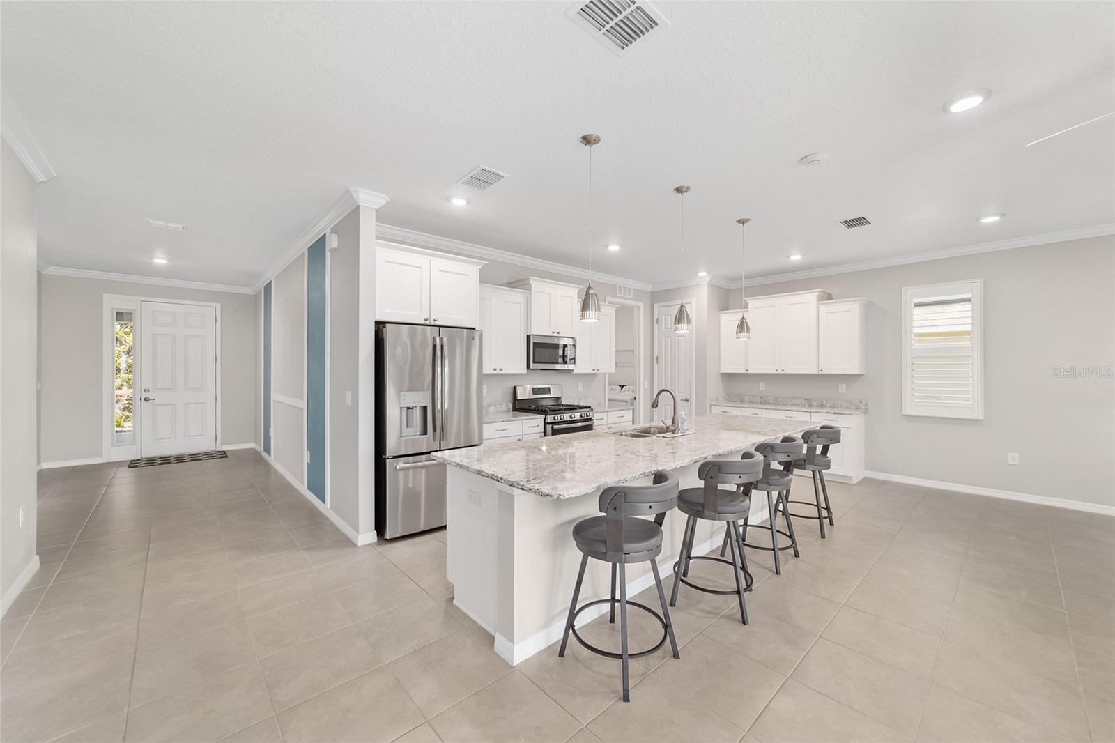 ON TOP OF THE WORLD - AVALON - Residential