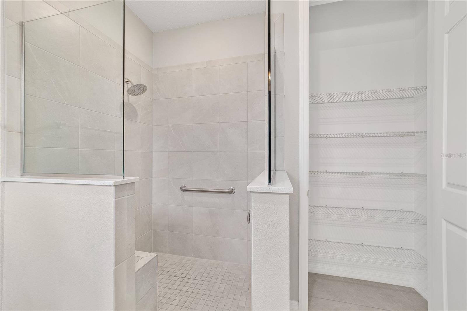 ON TOP OF THE WORLD - AVALON - Residential