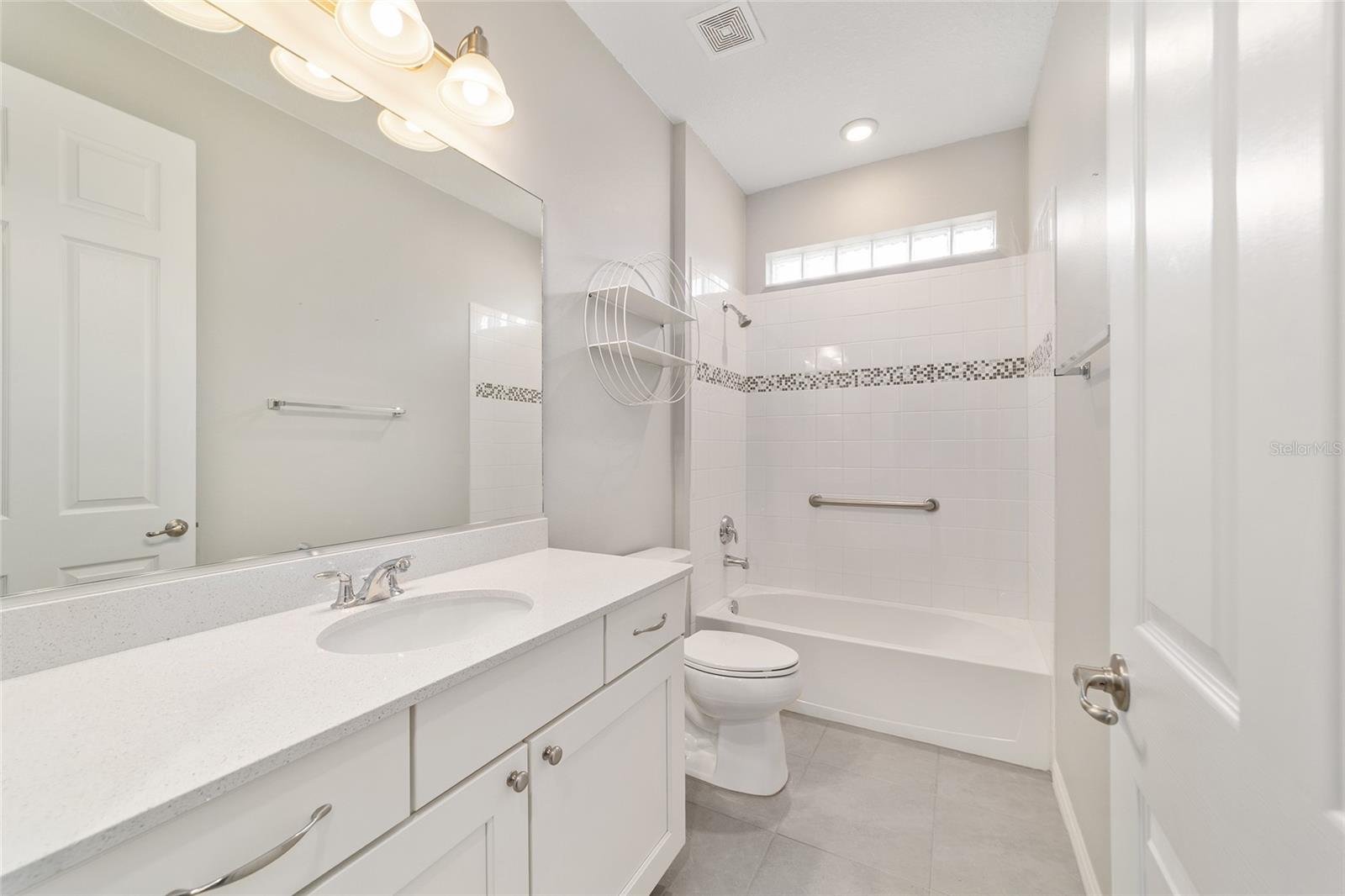 ON TOP OF THE WORLD - AVALON - Residential