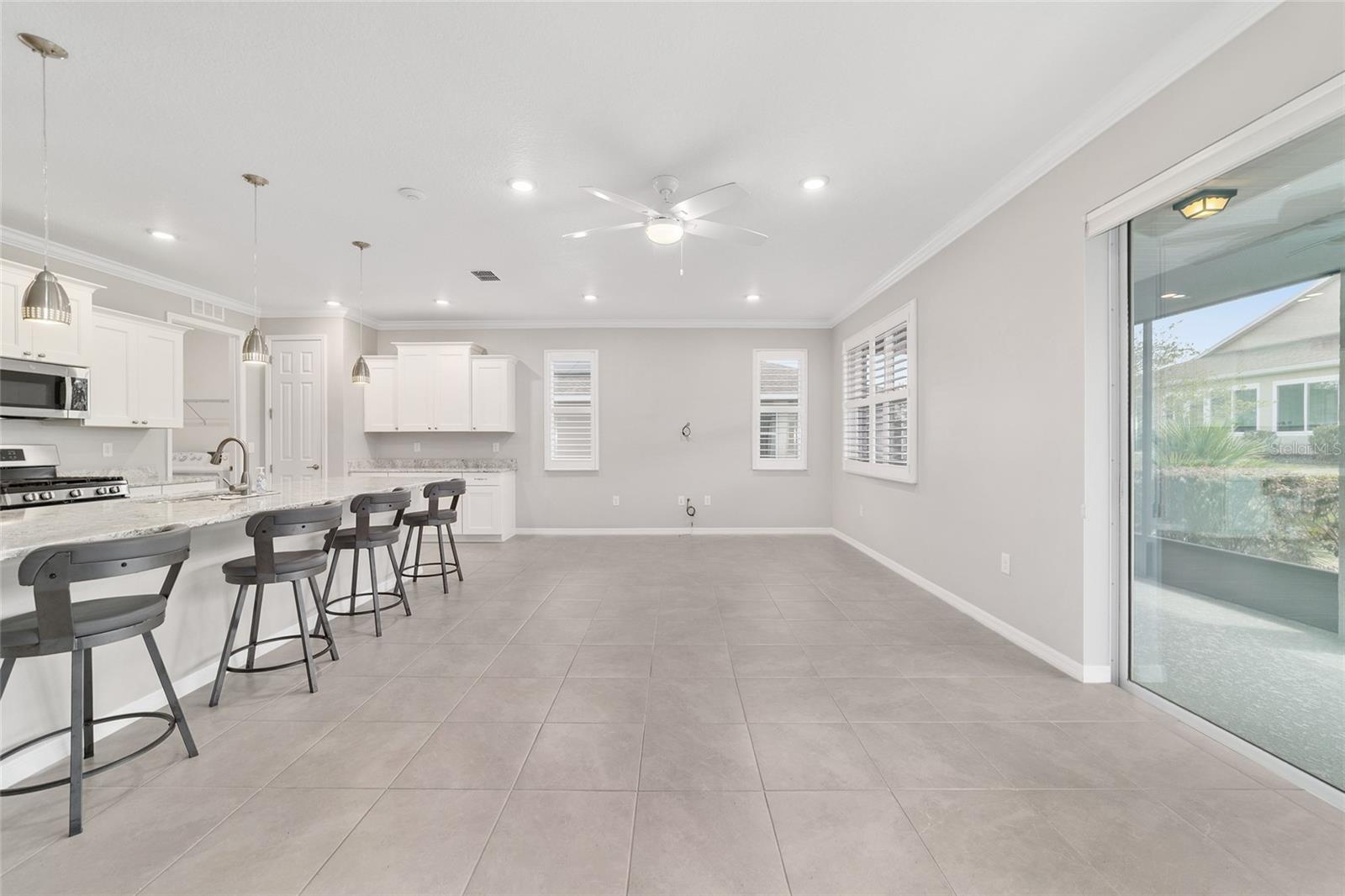 ON TOP OF THE WORLD - AVALON - Residential