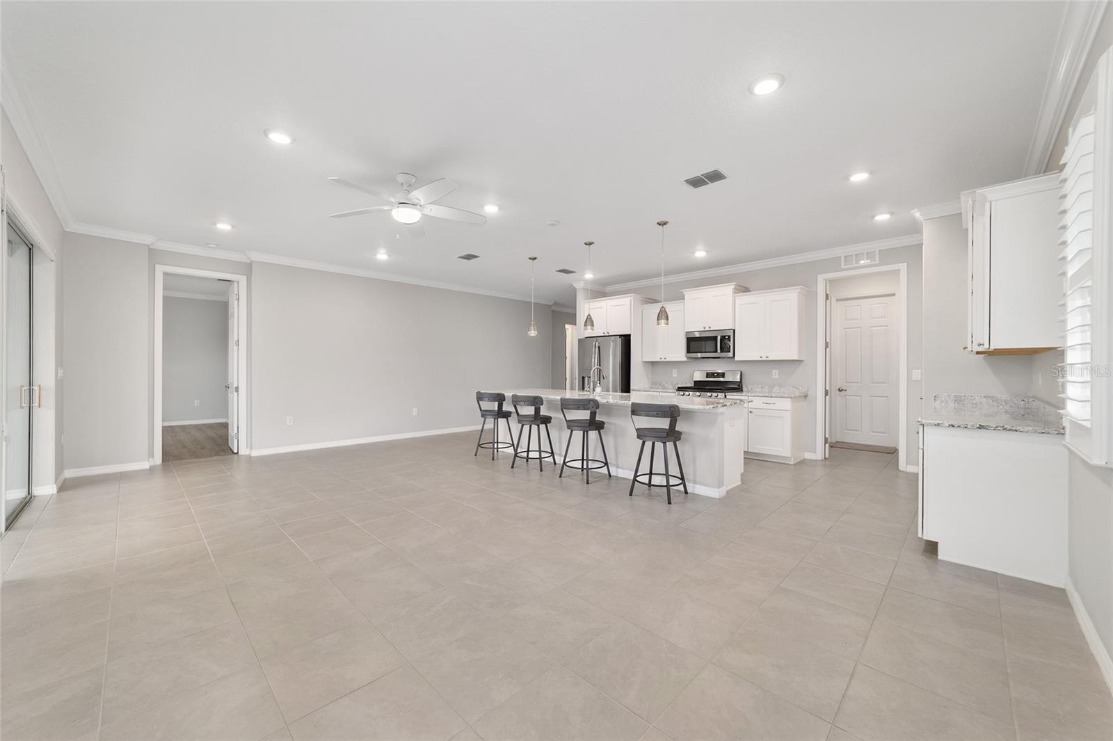 ON TOP OF THE WORLD - AVALON - Residential