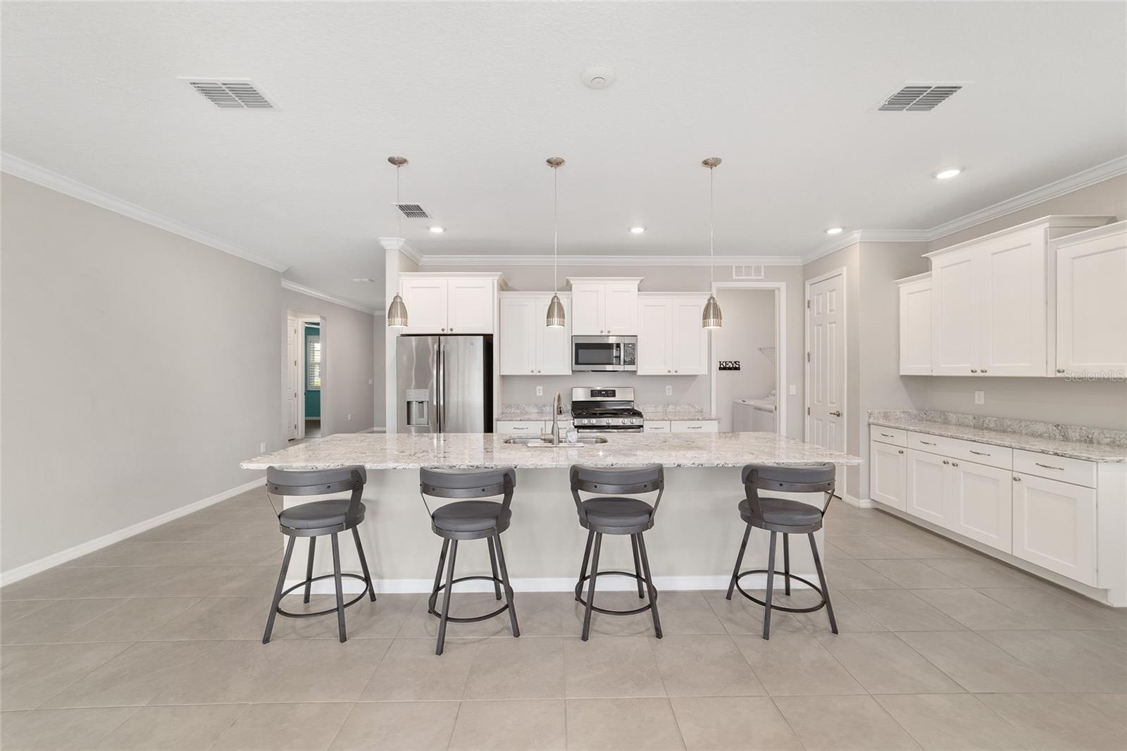 ON TOP OF THE WORLD - AVALON - Residential