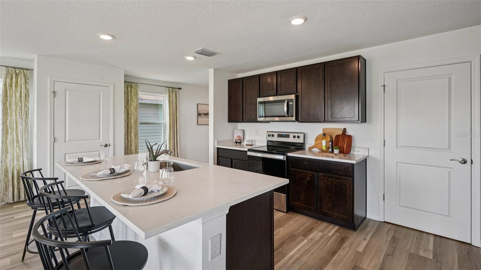 TWISTED OAKS - Residential