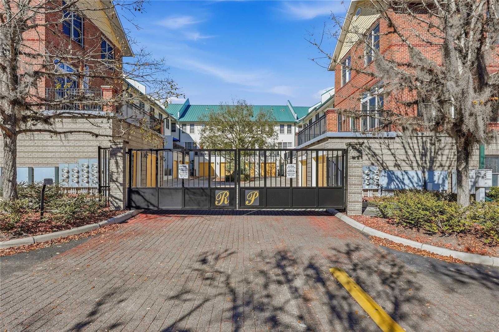 REGENTS PARK - Residential