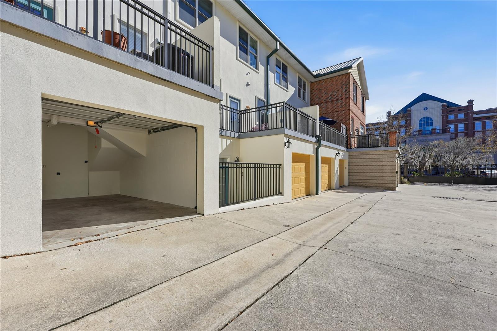 REGENTS PARK - Residential