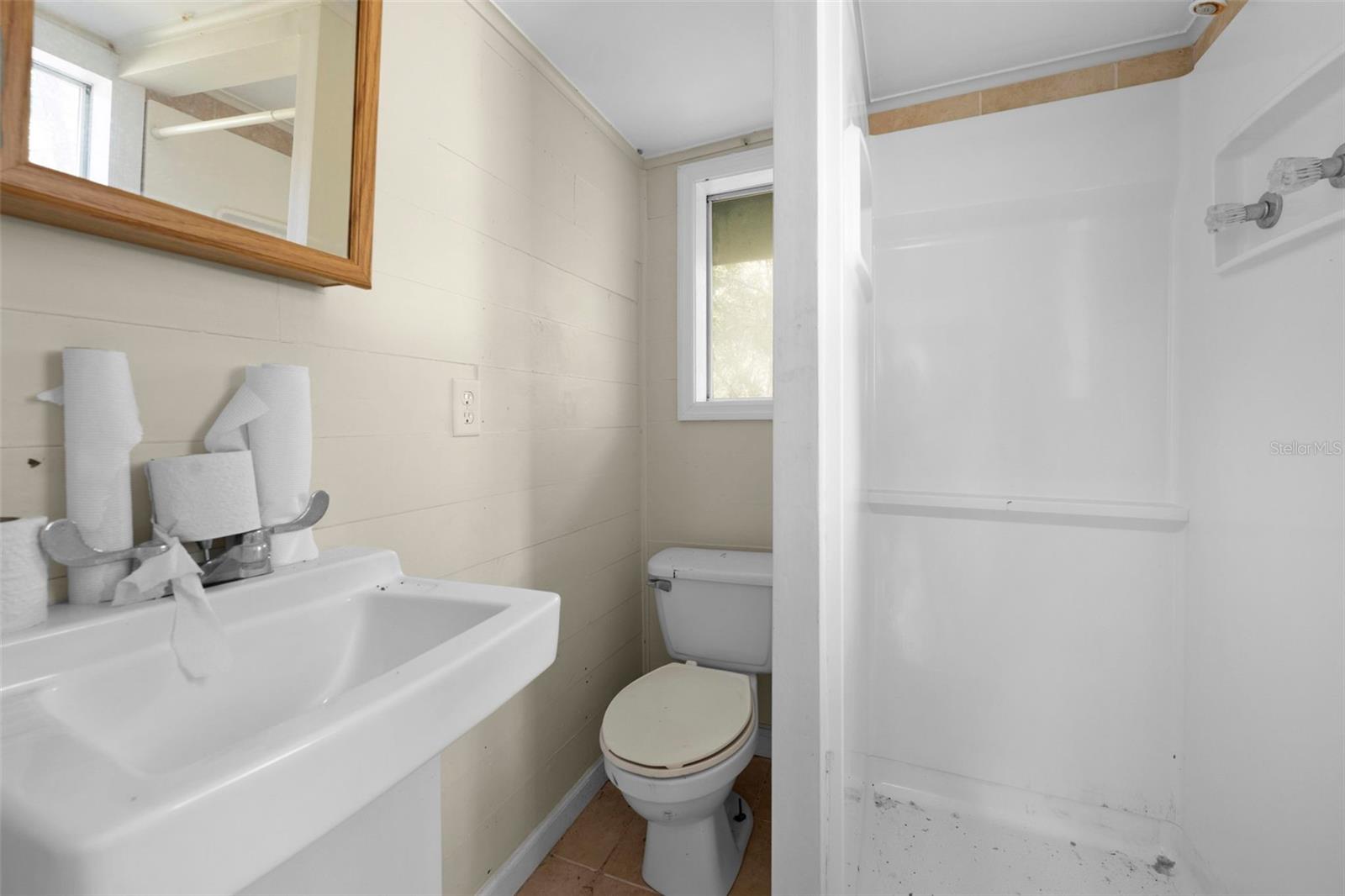 UNREC TRACTS IN 01-21S-20E - Residential