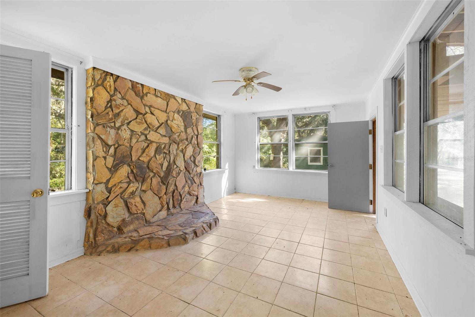 UNREC TRACTS IN 01-21S-20E - Residential