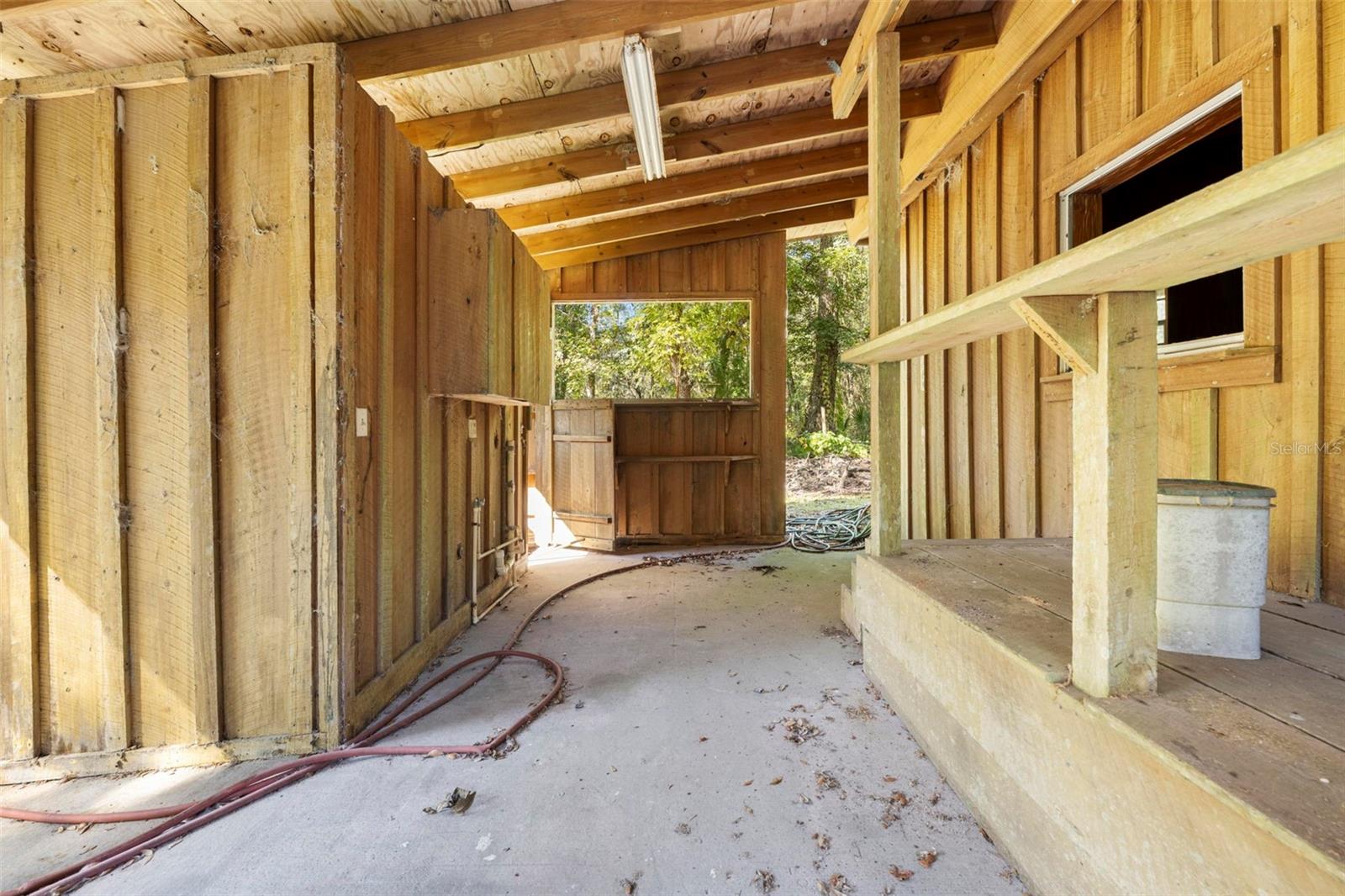 UNREC TRACTS IN 01-21S-20E - Residential