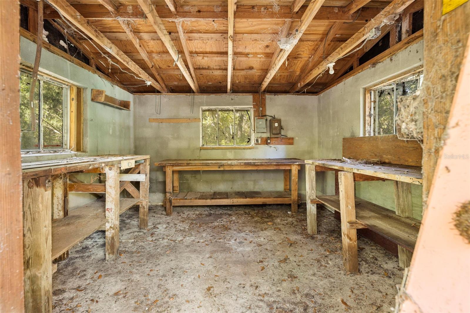 UNREC TRACTS IN 01-21S-20E - Residential