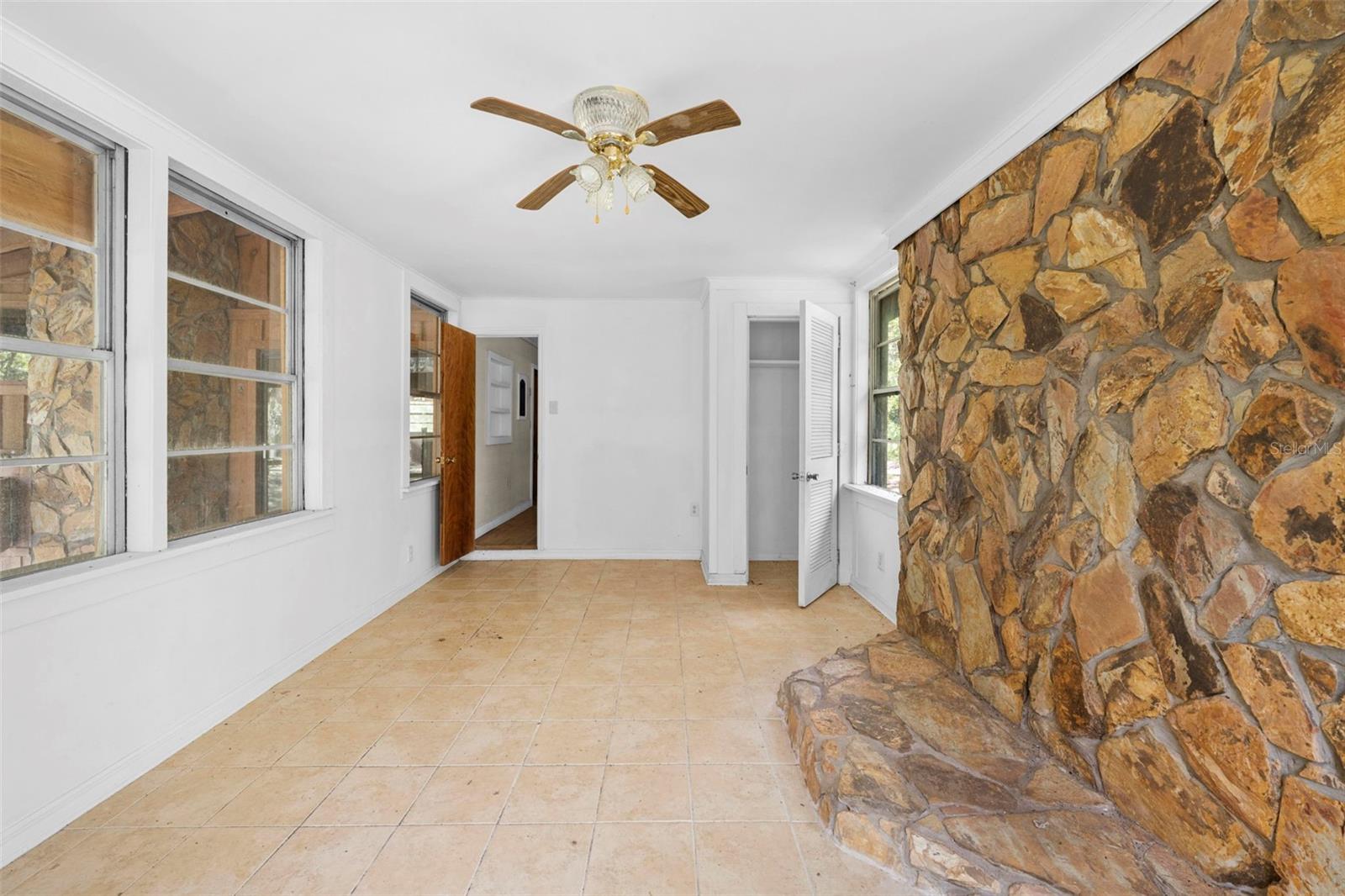 UNREC TRACTS IN 01-21S-20E - Residential