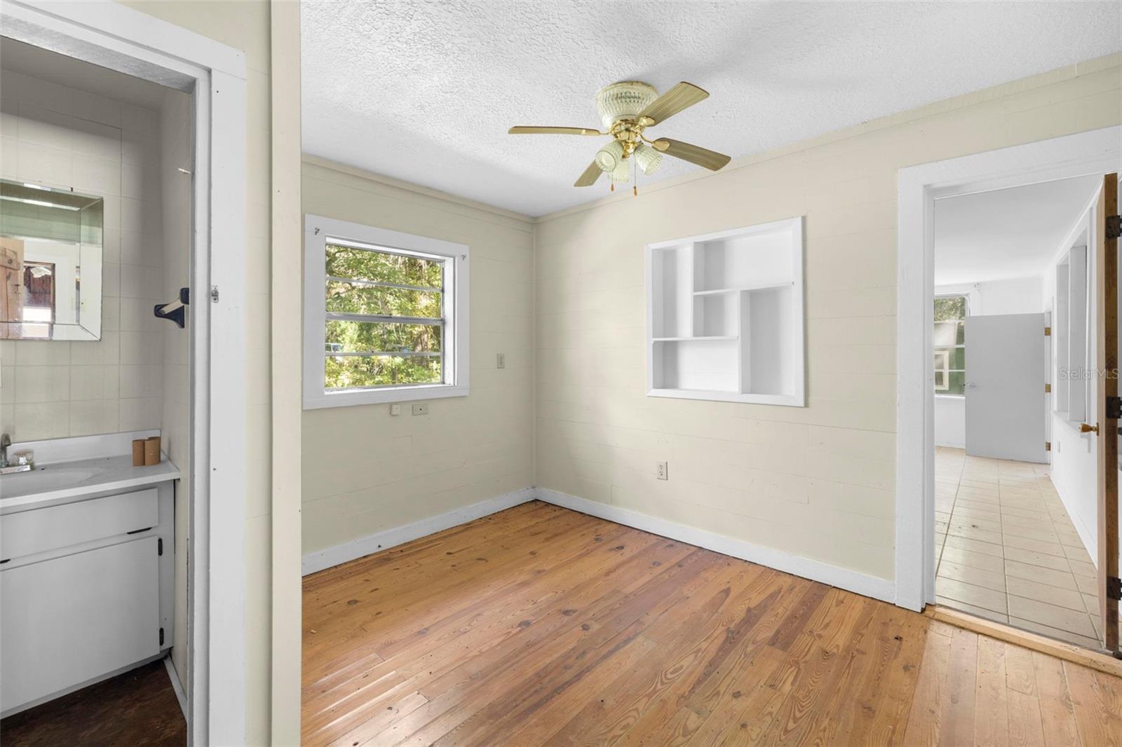 UNREC TRACTS IN 01-21S-20E - Residential