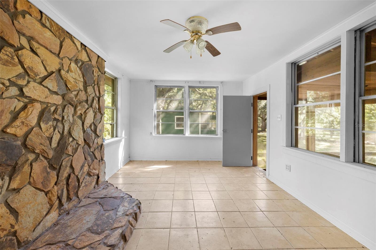 UNREC TRACTS IN 01-21S-20E - Residential