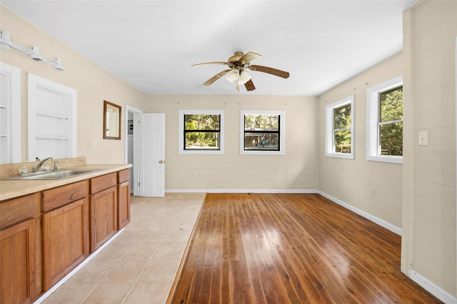 UNREC TRACTS IN 01-21S-20E - Residential