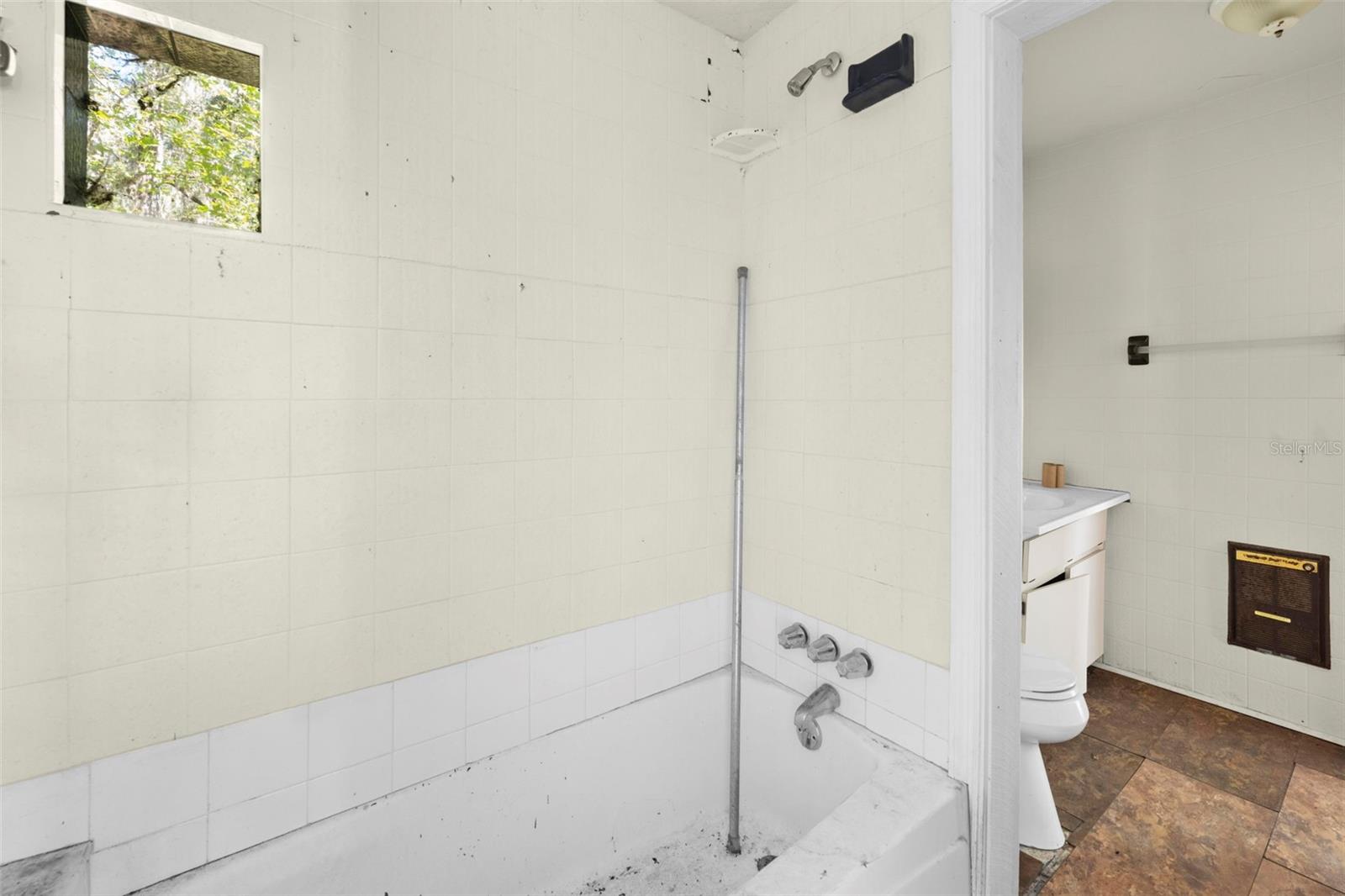 UNREC TRACTS IN 01-21S-20E - Residential