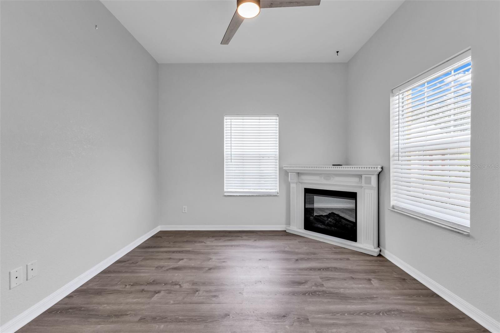 HERITAGE OAK PARK 03 - Residential Lease