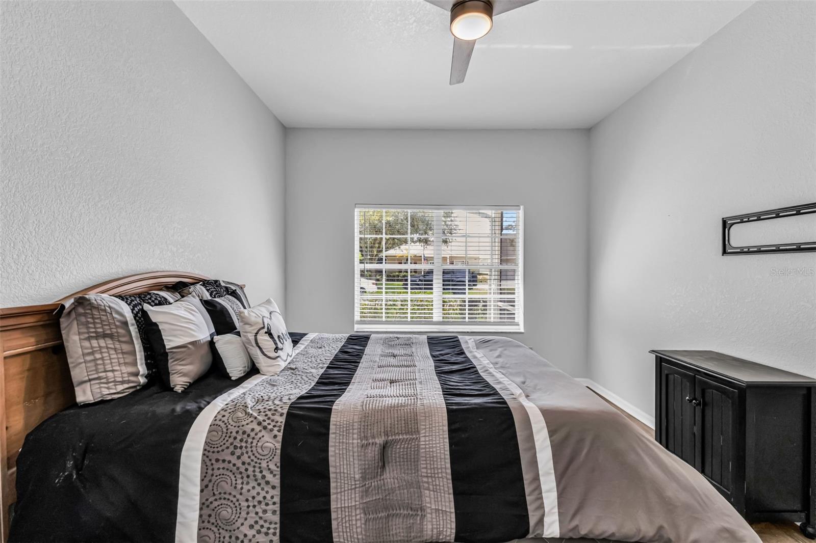 HERITAGE OAK PARK 03 - Residential Lease