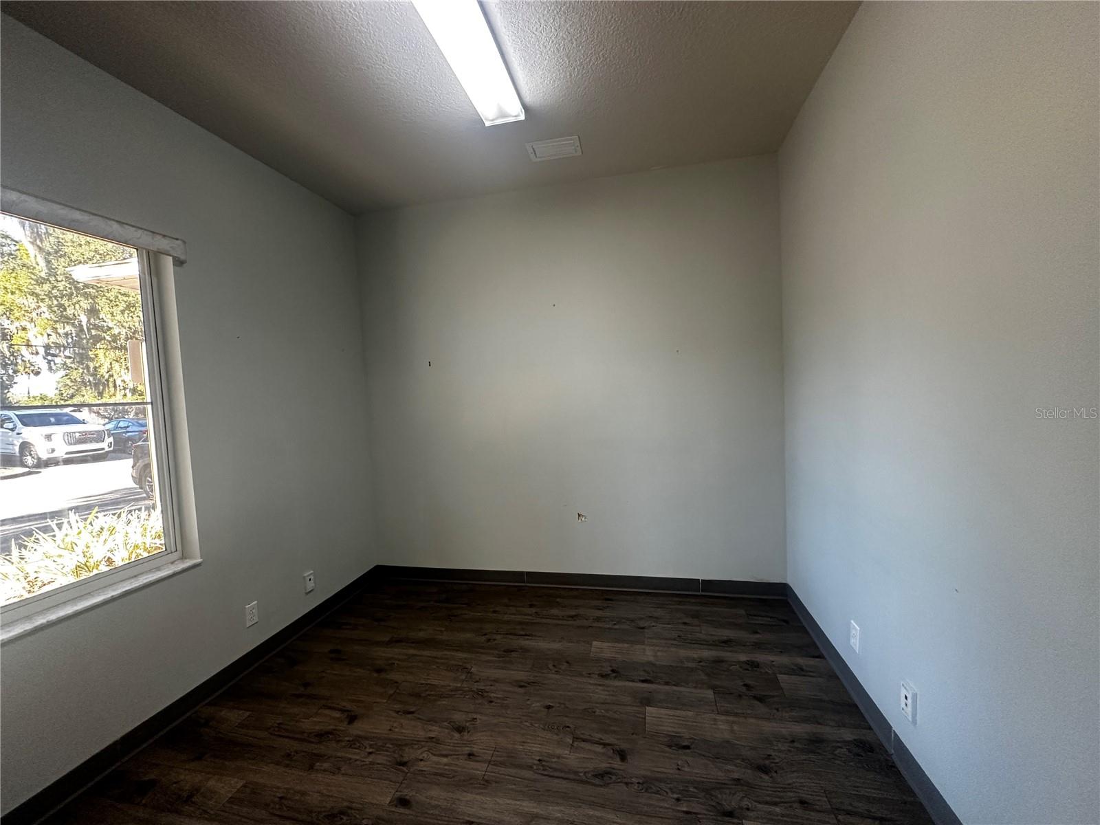 OAKHURST PROFESSIONAL PARK - Commercial Lease