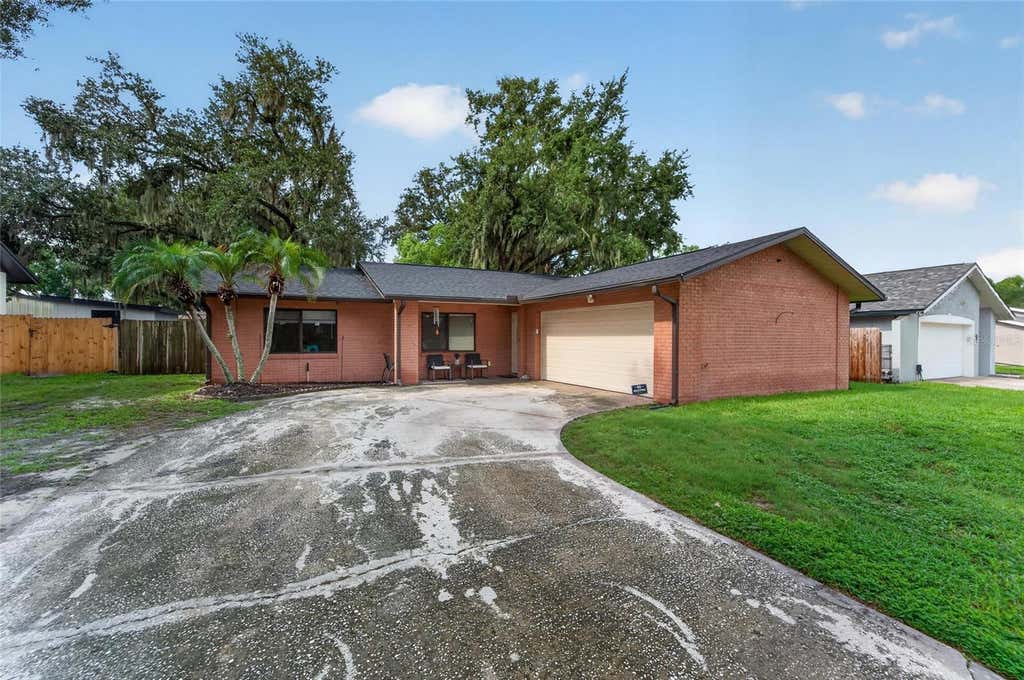 Photo of 3721 Coppertree Circle, Brandon, FL 33511 (MLS # O6429394)