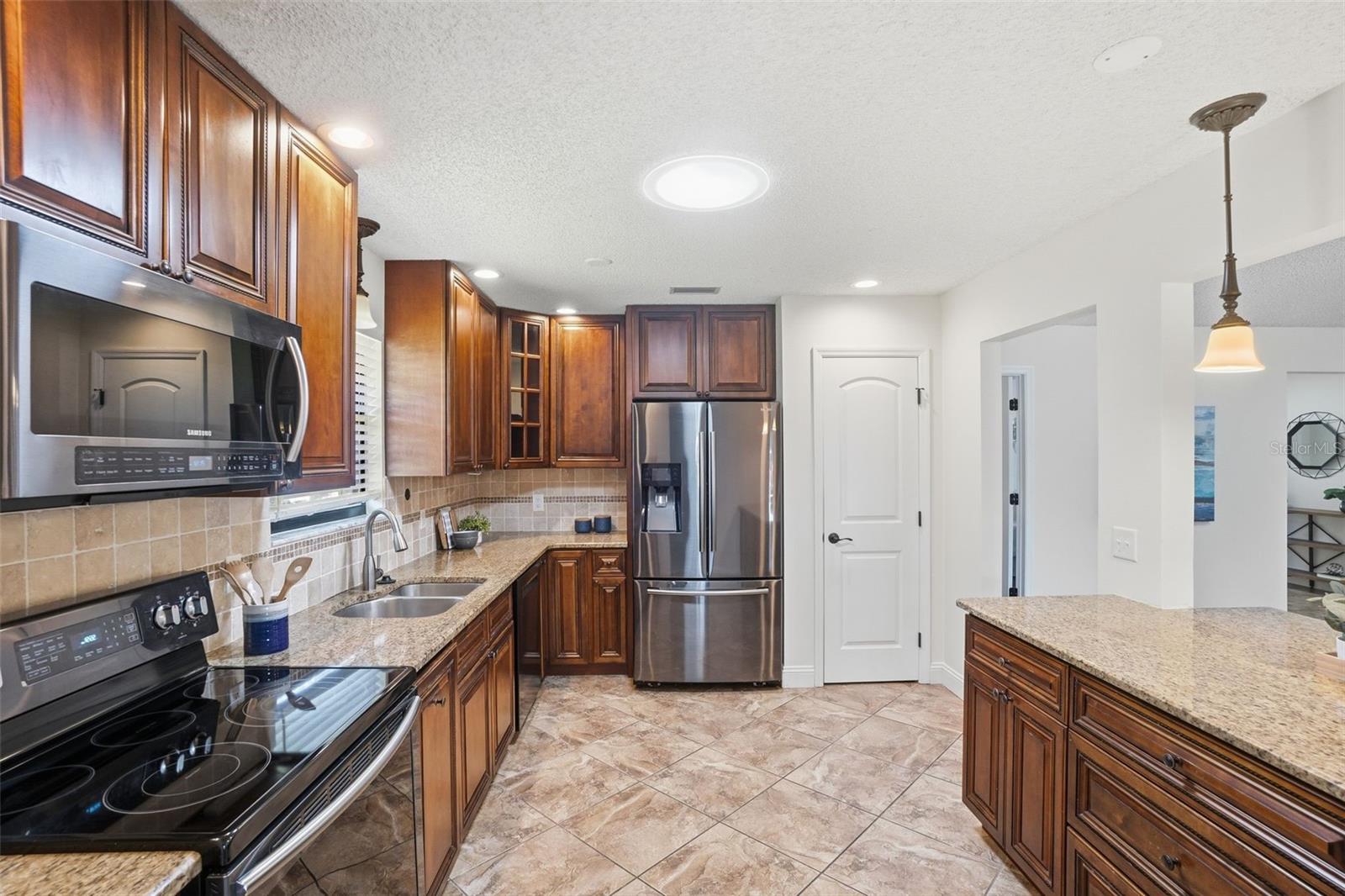 BRYAN CAVE ESTATES - Residential