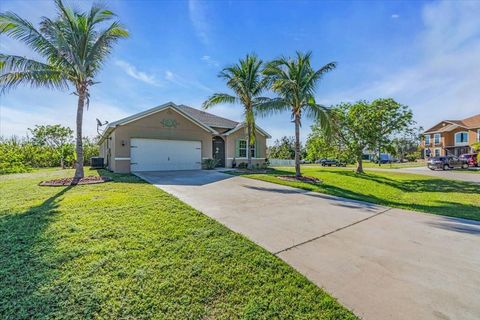 A home in PORT CHARLOTTE