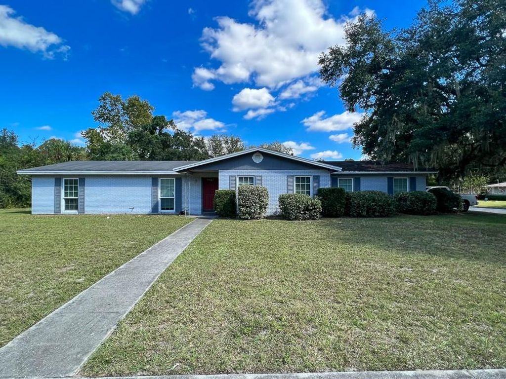 Photo of 4607 NW 40th Street, Gainesville, FL 32606 (MLS # GC534608)