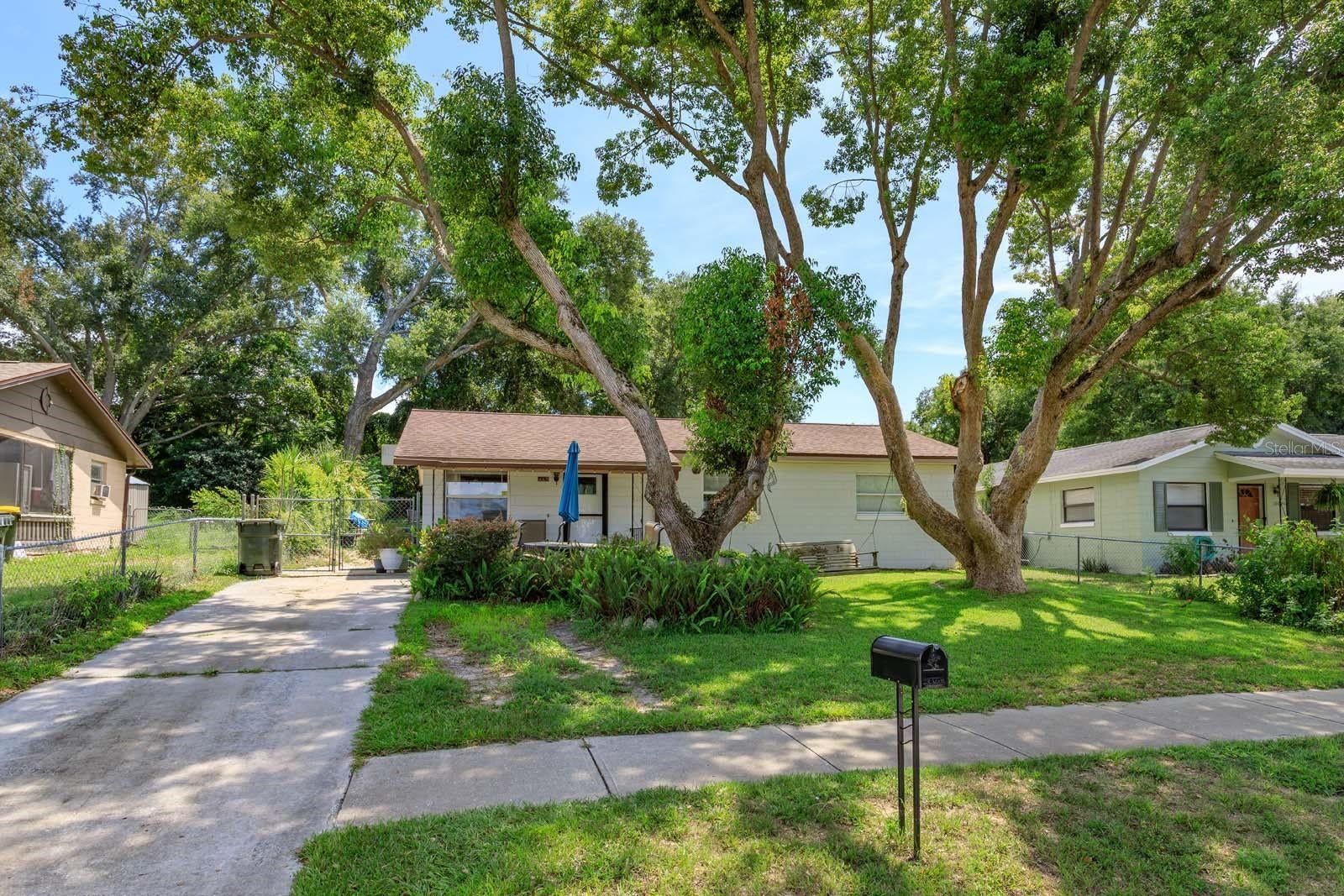 1005 W MONTROSE STREET