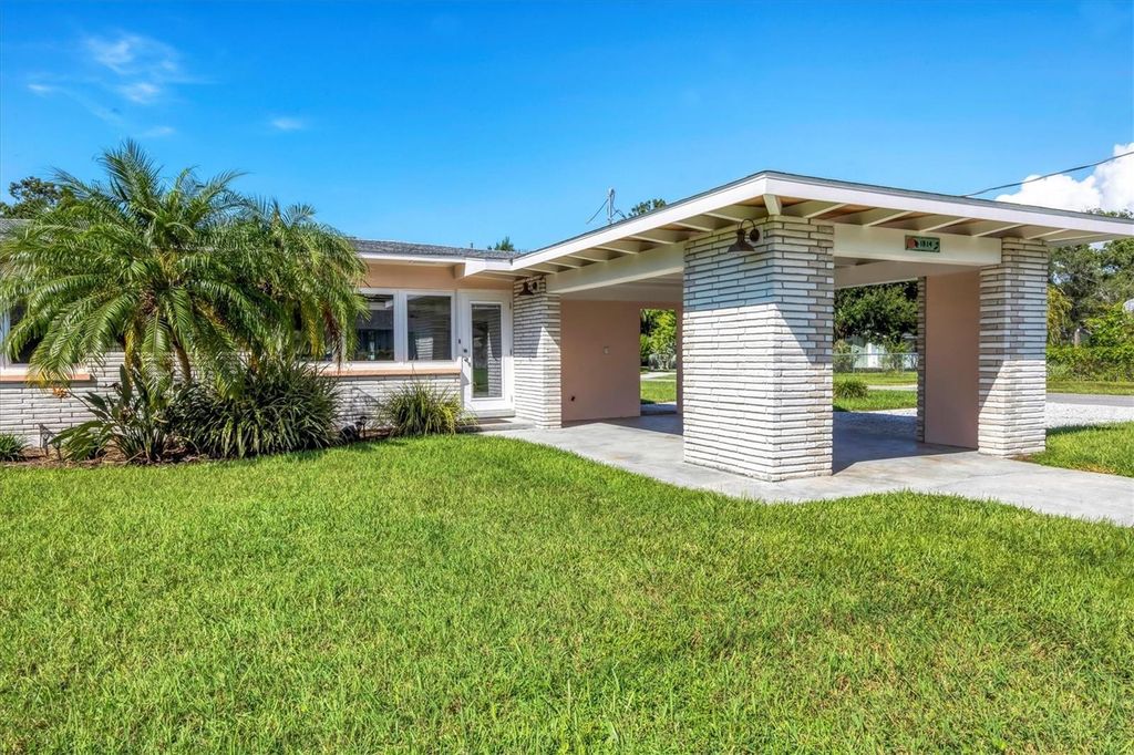 Photo of 1814 7th Street W, Palmetto, FL 34221 (MLS # A4665538)