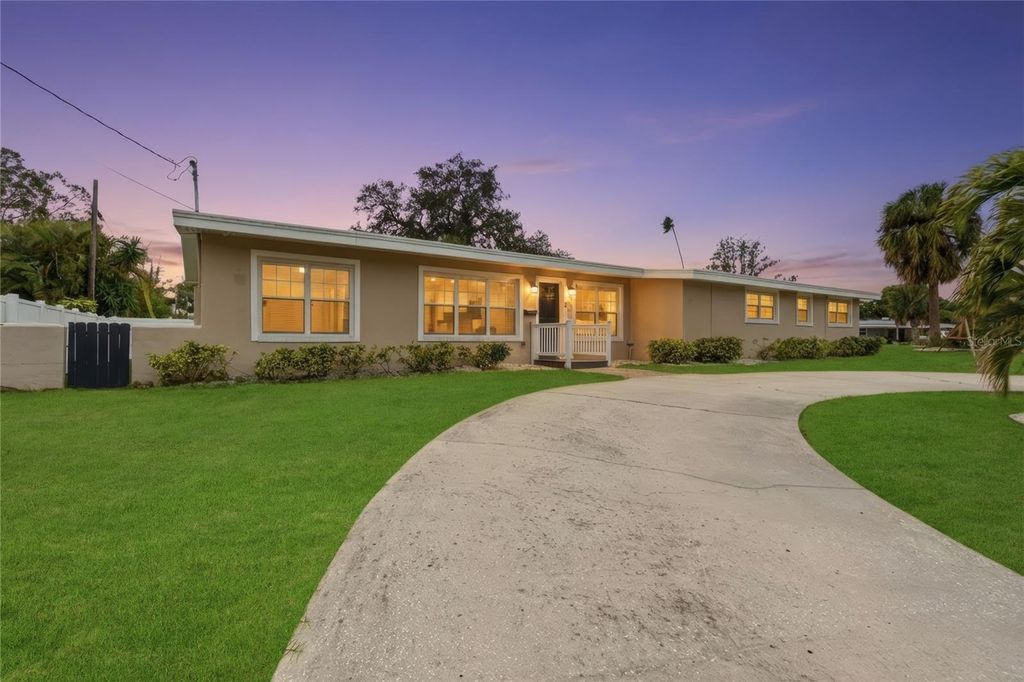 Photo of 327 Sunny Lane, Belleair, FL 33756 (MLS # TB8470938)