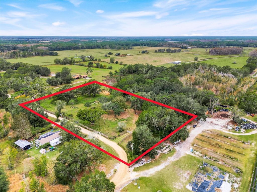 Photo of 1425 Douglas Road, Groveland, FL 34736 (MLS # G5105628)