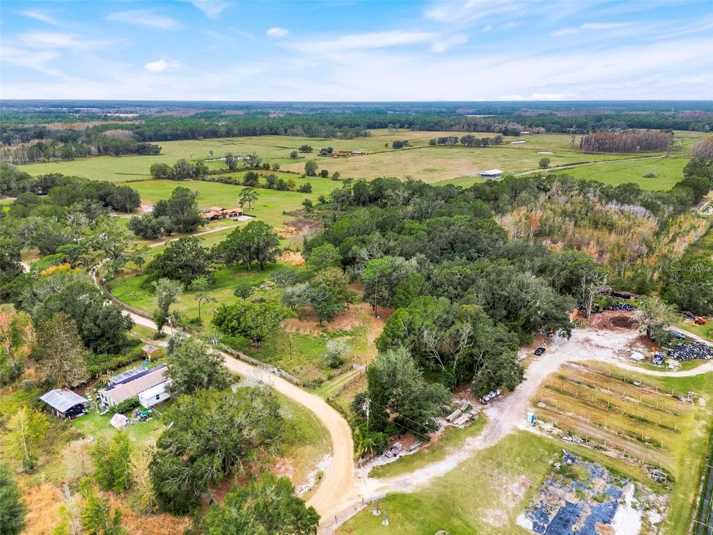 Photo of 1425 Douglas Road, Groveland, FL 34736 (MLS # G5105628)