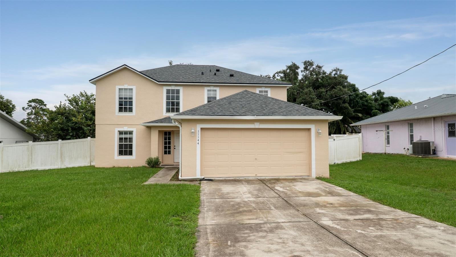 Beautiful 4-Bedroom, 2.5-Bath Home for Rent in Spring Hill, FL!
Welcome to your new home in the charming town of Spring Hill! This spacious single-family residence offers 4 bedrooms, 2.5 bathrooms, and 2,200 square feet of comfortable living space—perfect for those who value both style and function.
Enjoy the convenience of an attached 2-car garage and a bright, open floor plan that’s filled with natural light. The kitchen is a delight, featuring modern appliances and plenty of counter space for meal prep. Bedrooms are generously sized for relaxation, and the updated bathrooms add a touch of luxury.
Located in a desirable neighborhood, you’ll be just minutes from shopping, dining, and entertainment.
Available Now! Don’t miss this opportunity—contact us today to schedule a private tour.